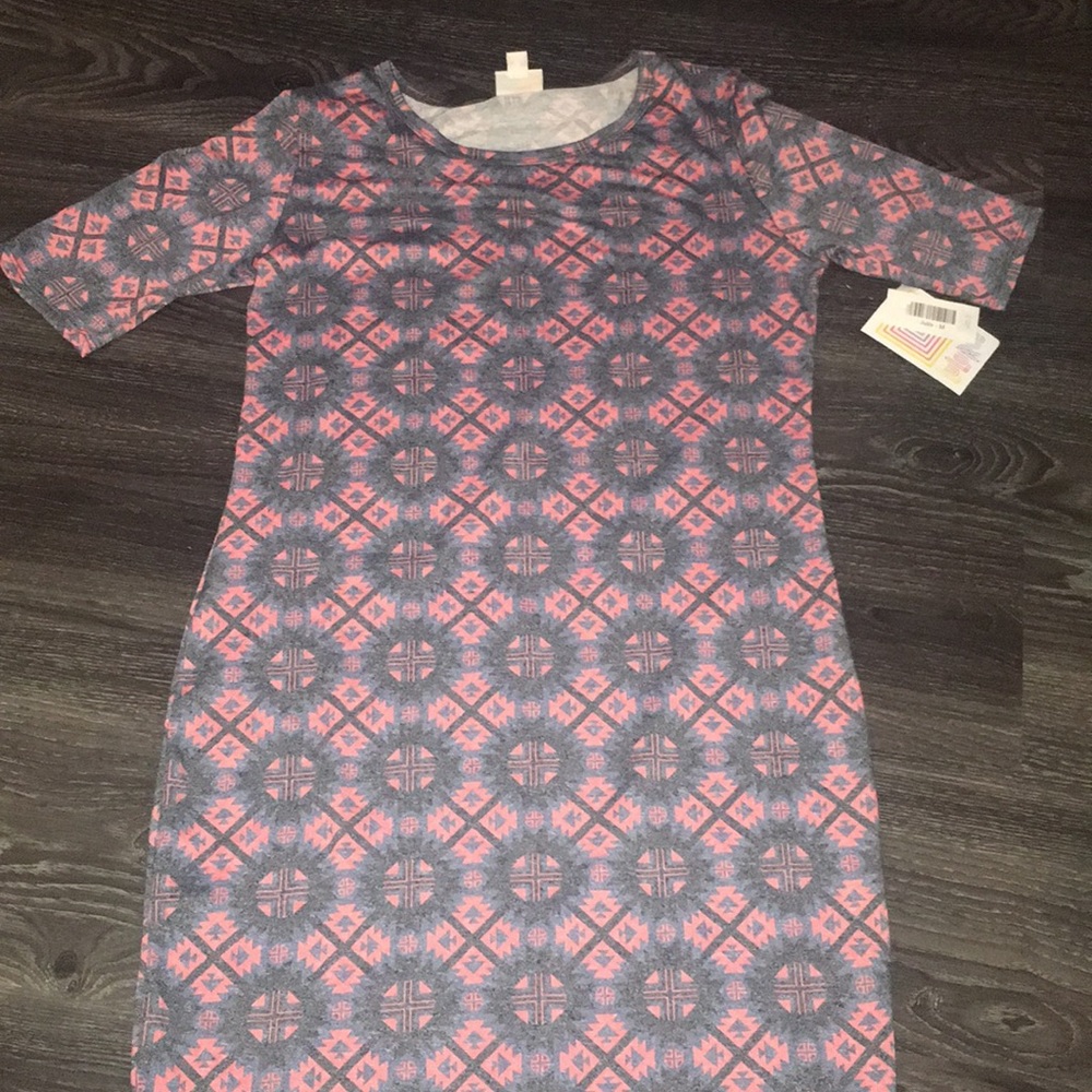 Medium LuLaRoe Julia